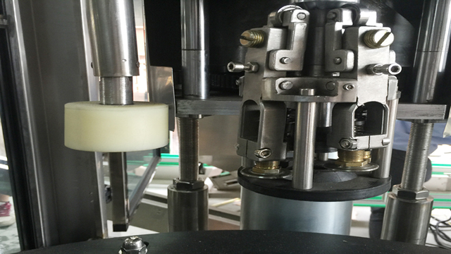 sprzęt do kapslowania.jpg