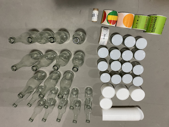 butelki rolki etykiety pokrywki próbki.JPG
