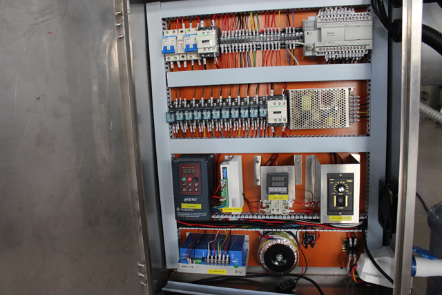 MASZYNA DO NAPEŁNIANIA 4 głowice (1).JPG