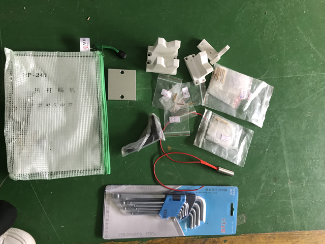 części zamienne do etykietowania spodu szminki.jpg