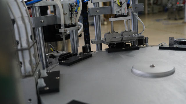 dysze napełniające zbliżenie ujęcie.jpg