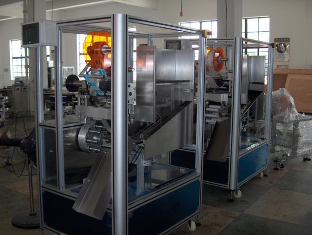 tubes labeling machine in stock maszyny do etykietowania tubek.jpg