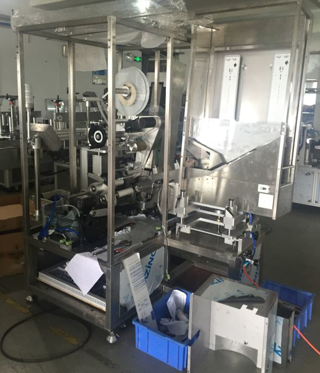 maszyny w fabryce etykietowanie rur.jpg