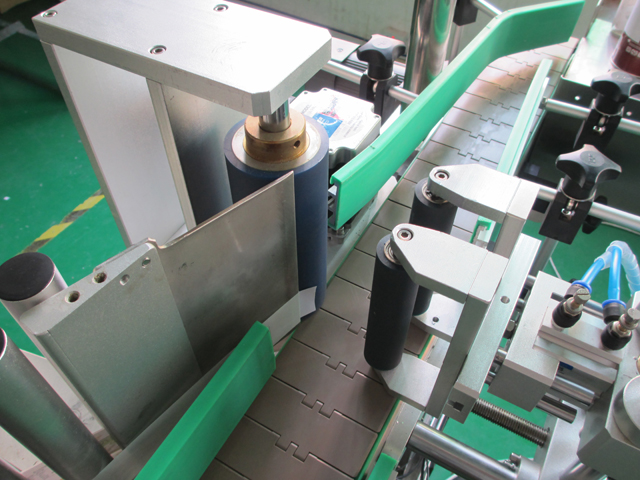 PLC controlling system bottle labeling machine URZĄDZENIA DO ETYKIETOWANIA BUTELEK PLC2.jpg