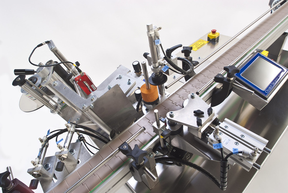 round bottle labeler equipment sprzęt do etykietowania okrągłych butelek.jpg