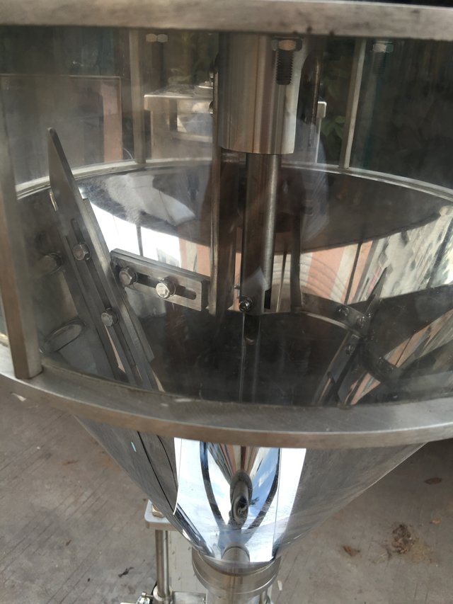 nowa maszyna do napełniania proszkiem (1).jpg