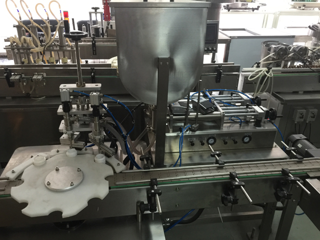 maszyna do napełniania dwóch słoików.jpg