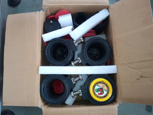 głowice zamykające do różnych form butelek.jpg