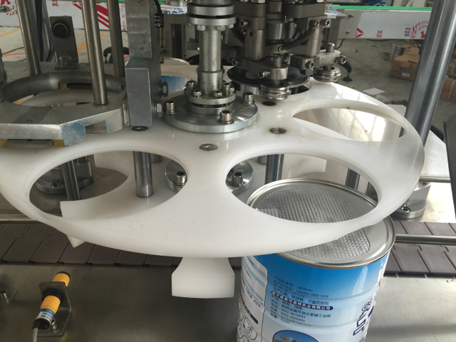 maszyna do konserwowania puszek metalowych.jpg