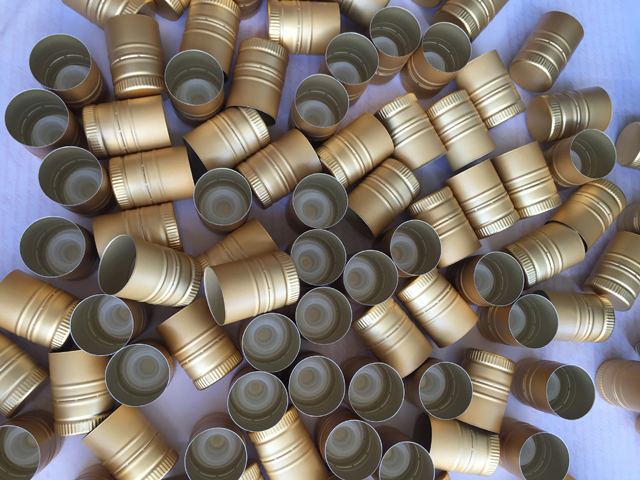 caps samples sent from usa customer for capping machine nasadki aluminiowe.jpg