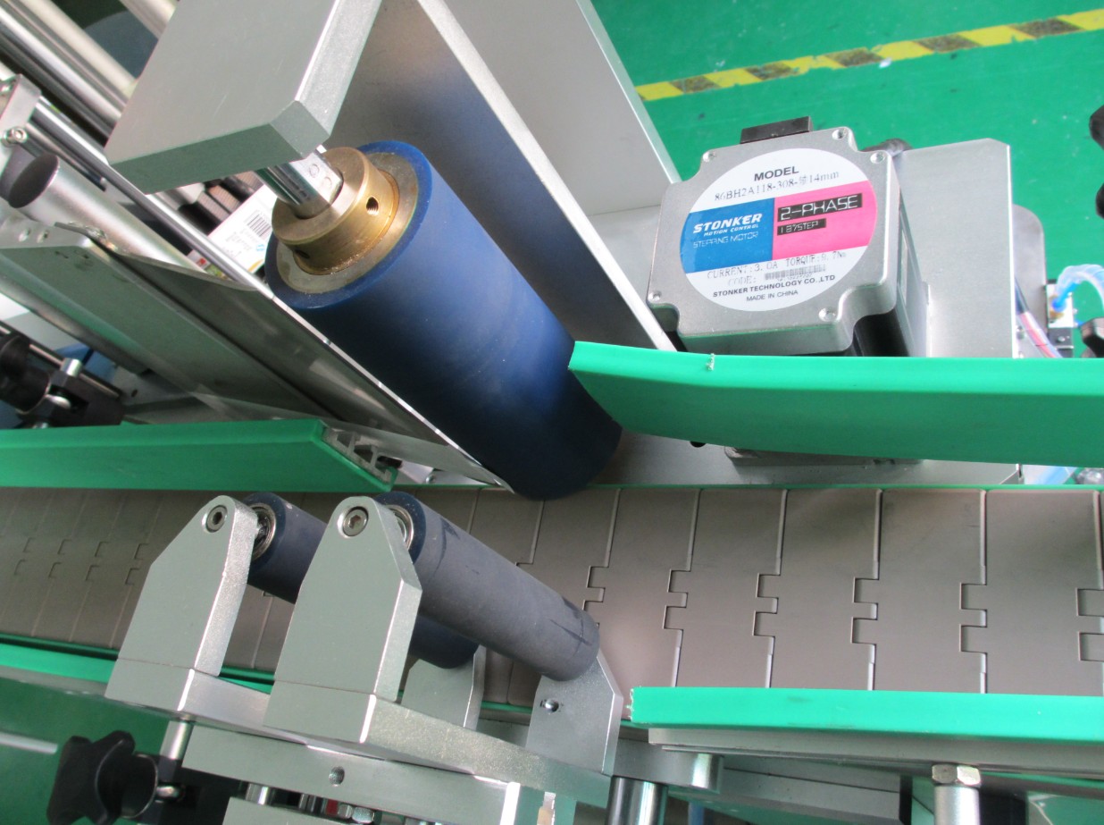 URZĄDZENIA DO ETYKIETOWANIA BUTELEK PLC2.jpg