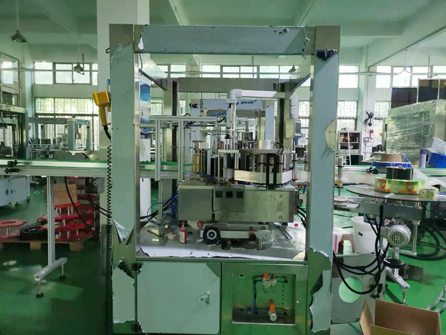 maszyna do etykietowania na gorąco.jpg