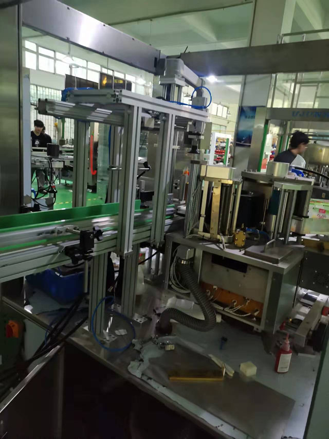 etykieciarka na gorąco.jpg