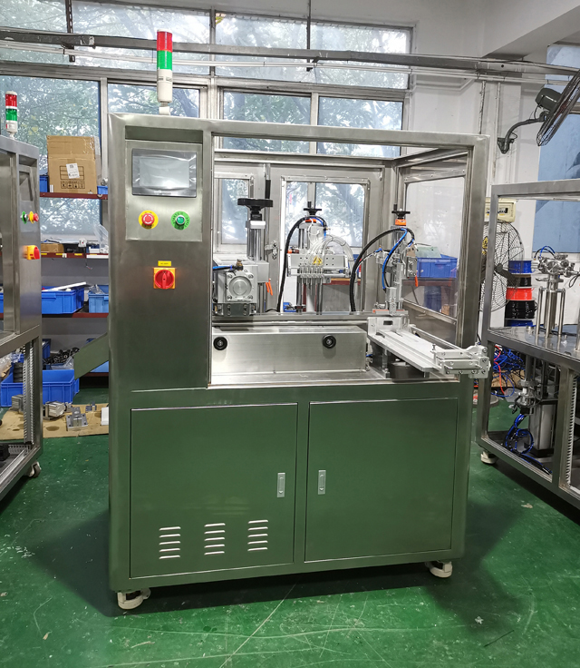 maszyna w zbiorniku magazynowym.jpg