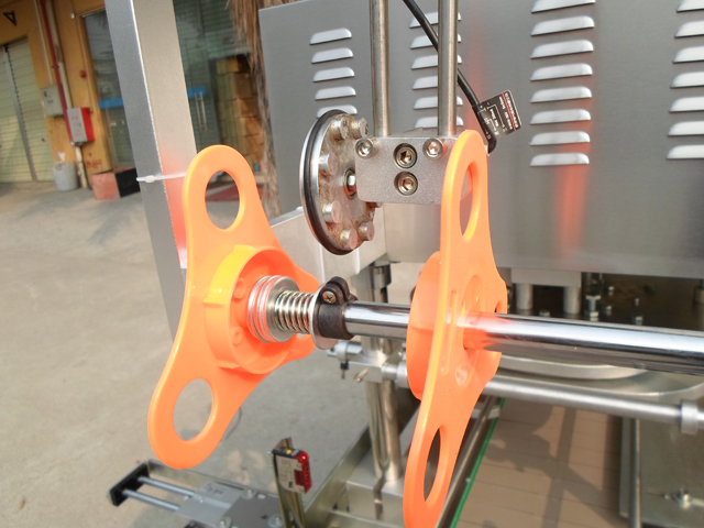 film roller wałek do załadunku folii uszczelniającej.jpg