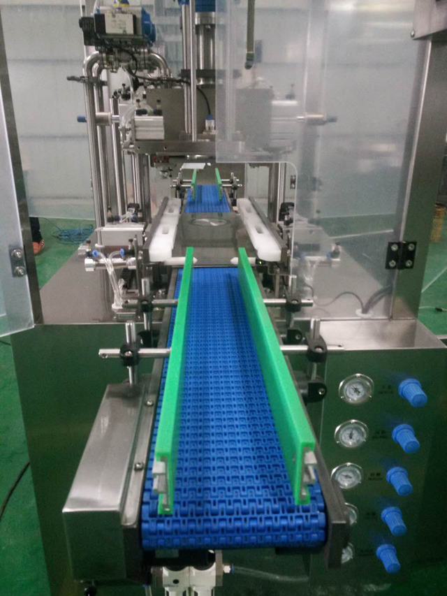 dostawa puszek taśmą.jpg