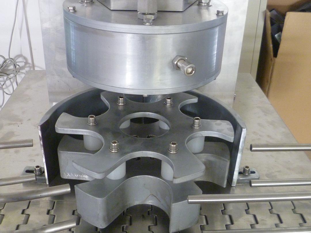 rotary vacuum capper machinery głowica obrotowa maszyny do zamykania próżniowego.JPG