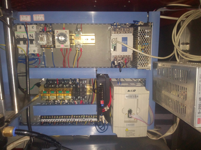 relays for filling sealing machines WNĘTRZE maszyny do napełniania i zamykania tub aluminiowych.jpg