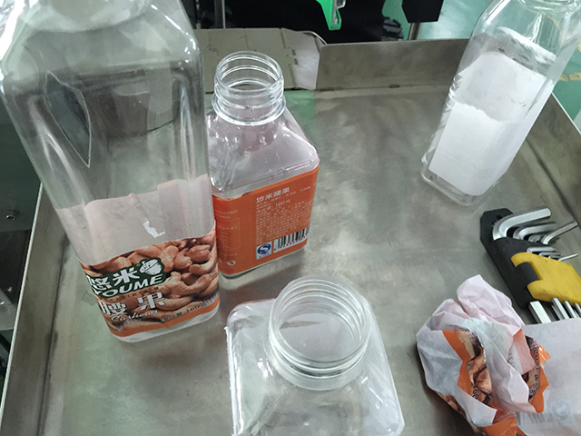 Maszyna do etykietowania butelek FLAT rolki etykiet (2).jpg