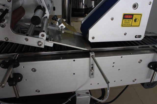 maszyna do etykietowania.JPG