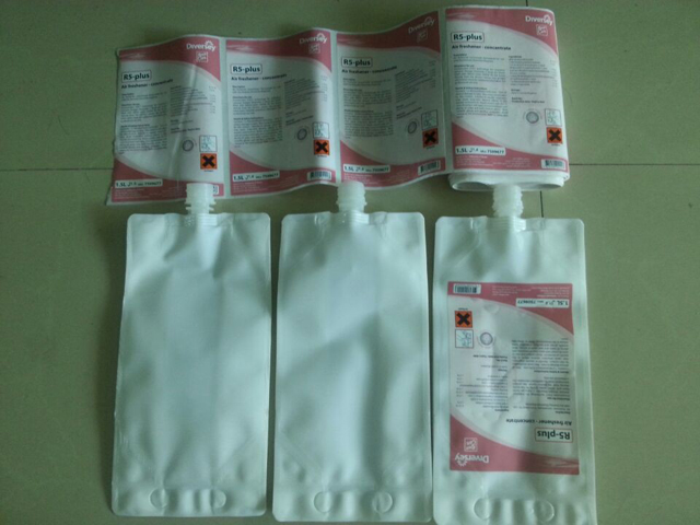 maszyny do etykietowania worków półautomatyczne (4).jpg