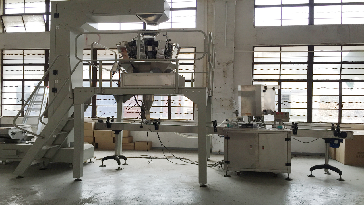 maszyny do napełniania i zamykania puszek.jpg