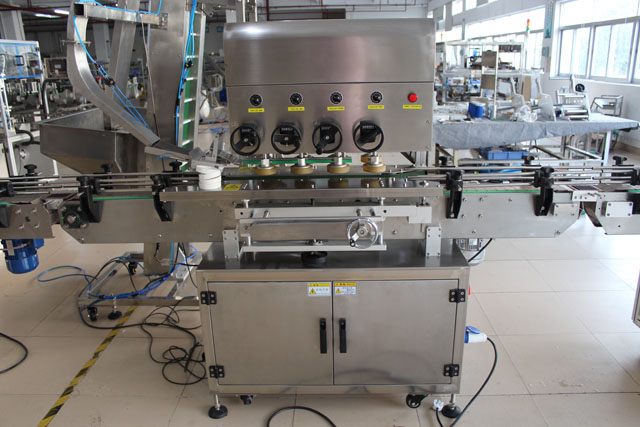 maszyna zamykająca z podnośnikiem (3).JPG