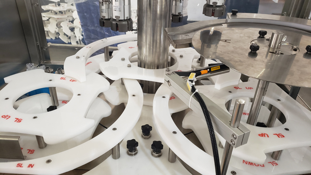 sprzęt do zakręcania śrub.jpg