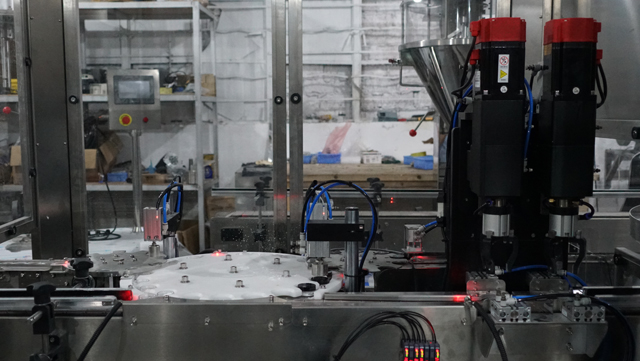 maszyna do zamykania.JPG