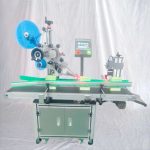 Liniowa maszyna do etykietowania narożników małych pudełek kartonowych