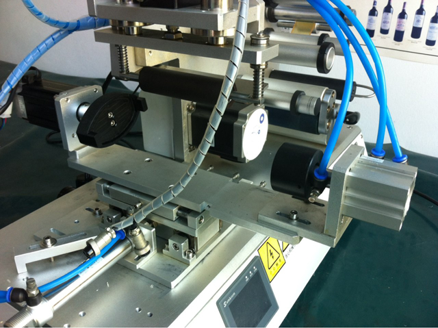 maszyny etykietujące głowica etykietująca .jpg