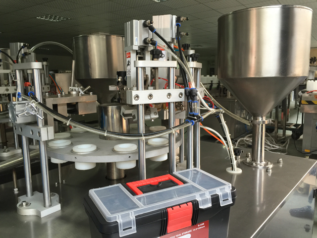 tubki wypełniacz uszczelniacz w rzędzie.jpg