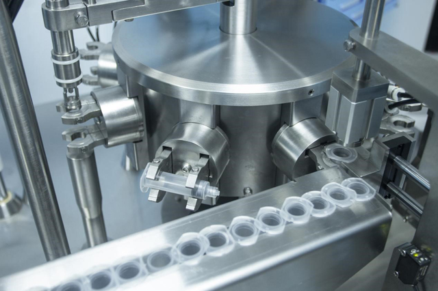 linia napełniania strzykawek (5).jpg