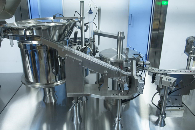 linia napełniania strzykawek (1).jpg