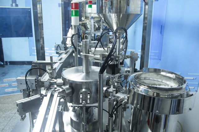 linia napełniania strzykawek (3).jpg