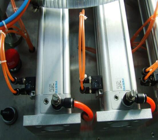 zamknij zdjęcia dla maszyn napełniających.jpg