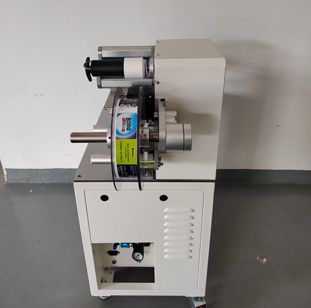 etykieciarka do pakowania karmy dla psów (4).jpg