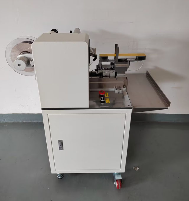 etykieciarka do pakowania karmy dla psów (5).jpg