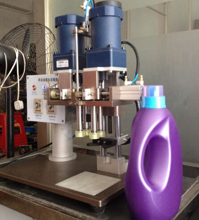 clear pictures for screw capping machinery Maszyna do zakręcania śrub.jpg