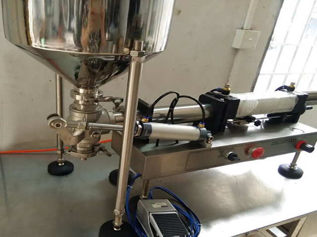 ilustracja maszyny napełniającej.jpg