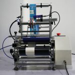 Półautomatyczna maszyna do etykietowania butelek okrągłych, strzykawek i fiolek