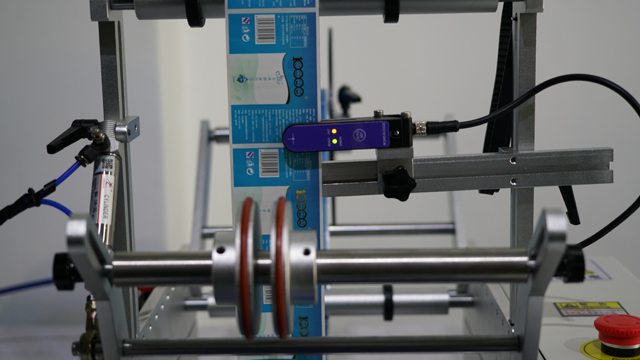 System czujników do wykrywania etykiet półautomatyczny.jpg