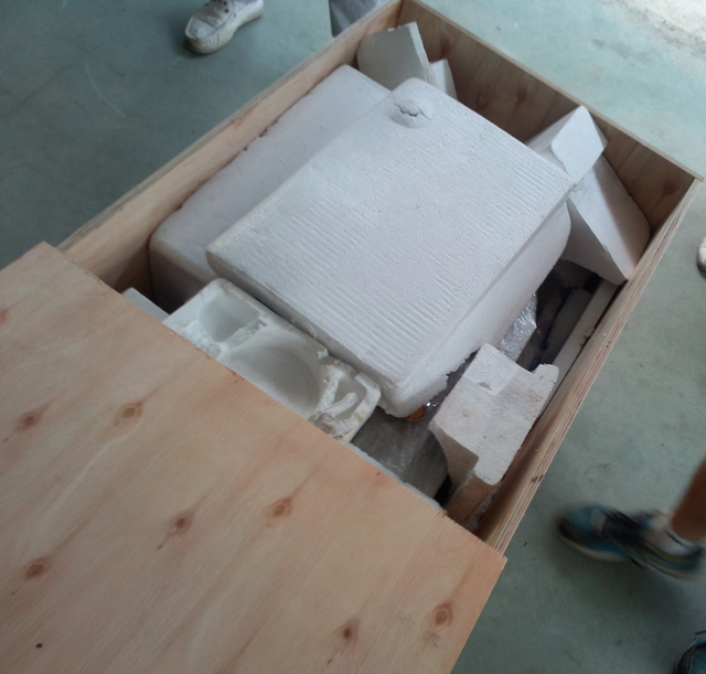 wooden case packaging before ocean shipping opakowanie do maszyny etykietującej.jpg