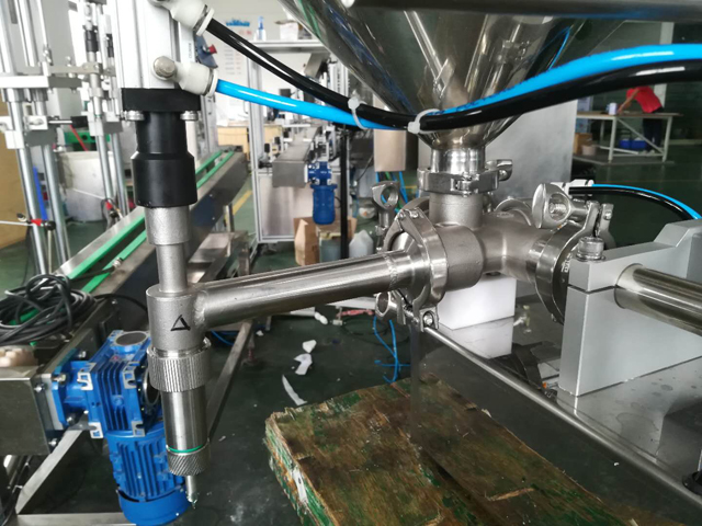 dysze napełniające część do maszyn napełniających.jpg