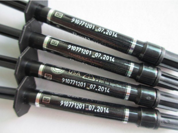 labeling printer machine for syringes drukowanie etykiet strzykawek.jpg