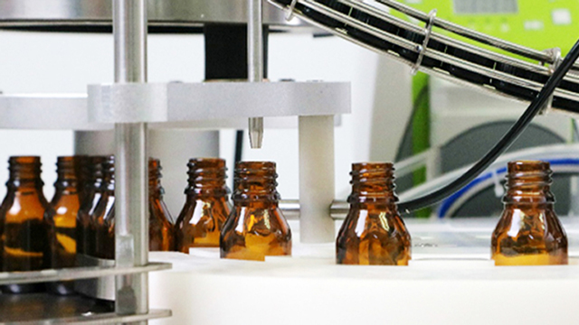 napełniarka do butelek, zakręcarka stołowa.jpg