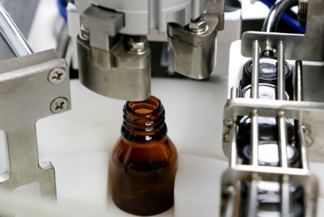 maszyna do napełniania butelek olejem stołowa.jpg