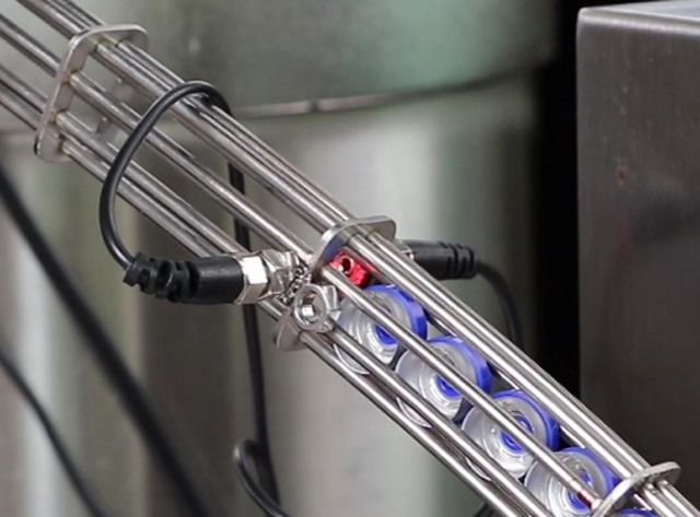 Część do karmienia czapek.png