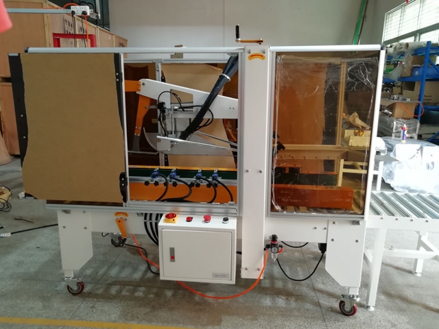 zaklejarka kartonów z urządzeniem do klejenia na gorąco (1).jpg