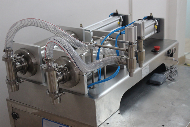 napełnianie próbek do pojemników.jpg